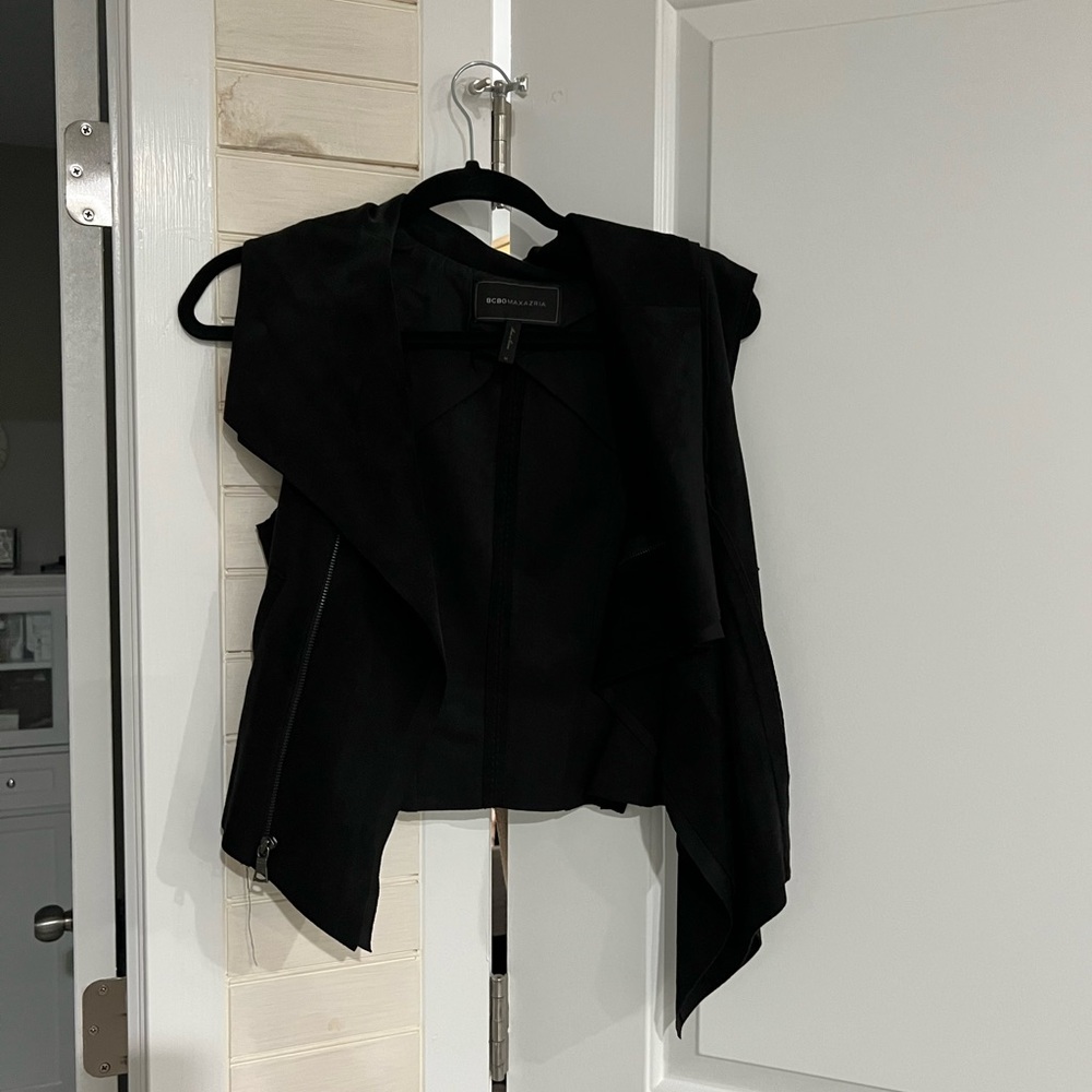 Black bcbg vest
